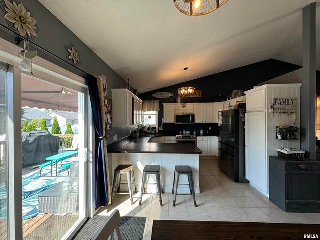 4703 W 13TH Street, Davenport, IA 52804