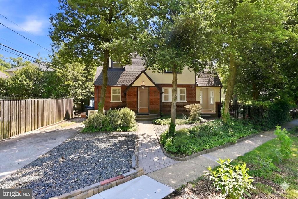 2511 S GRANT ST, Arlington, VA 22202