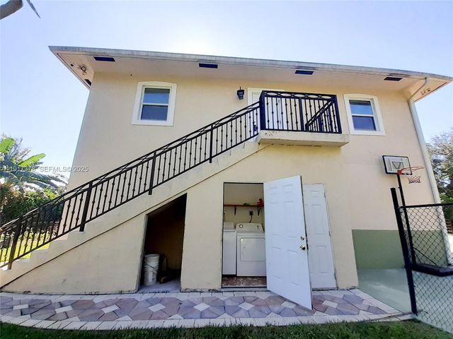 13755 SW 20th St REAR, Davie, FL 33325