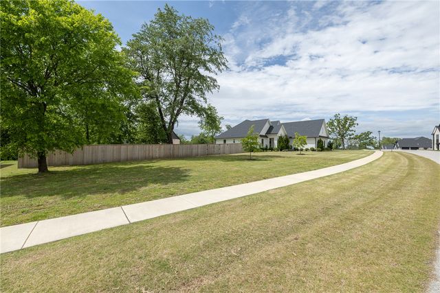 3431 N Sweet Osage Lane, Fayetteville, AR 72704