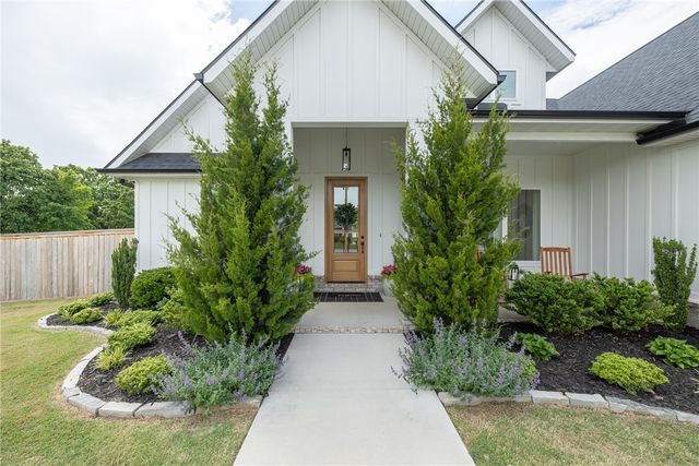 3431 N Sweet Osage Lane, Fayetteville, AR 72704