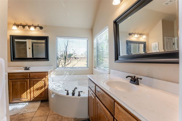 158 Savannah Drive, Weatherford, TX 76087