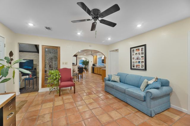 807 Middle Run, Duncanville, TX 75137