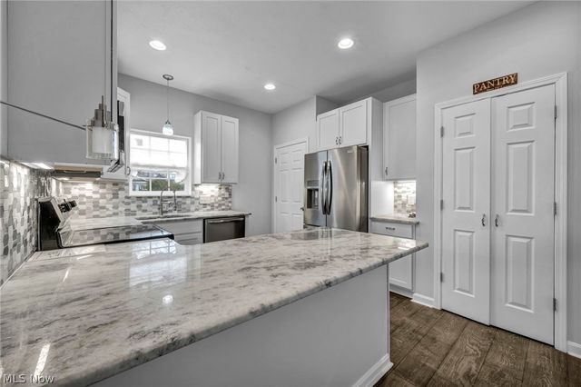 2145 N Taylor Road, Cleveland Heights, OH 44112