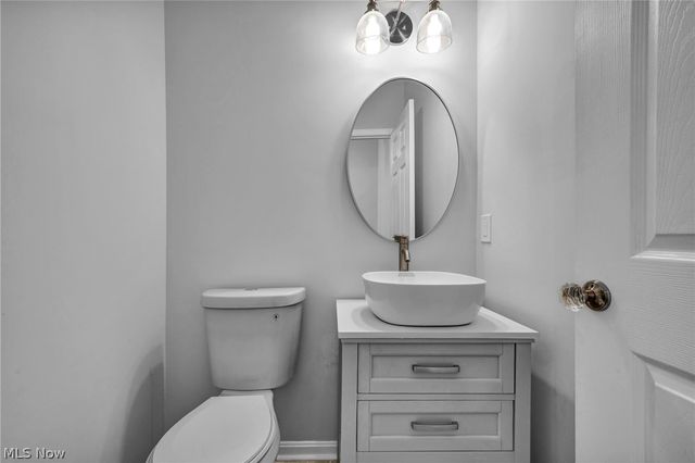 2145 N Taylor Road, Cleveland Heights, OH 44112