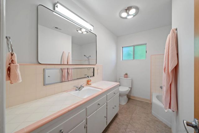 3958 Kenwood Dr, Spring Valley, CA 91977