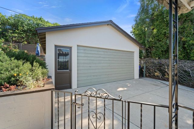 3958 Kenwood Dr, Spring Valley, CA 91977
