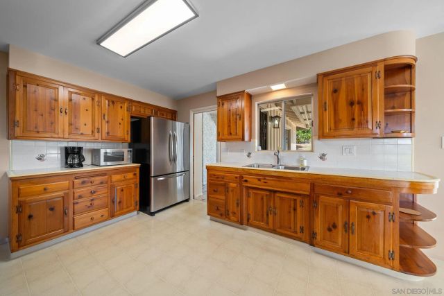 3958 Kenwood Dr, Spring Valley, CA 91977