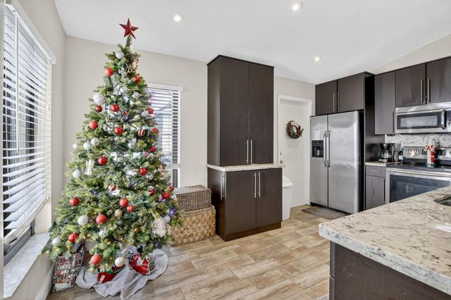 691 Willow Grove Ter, Davie, FL 33325