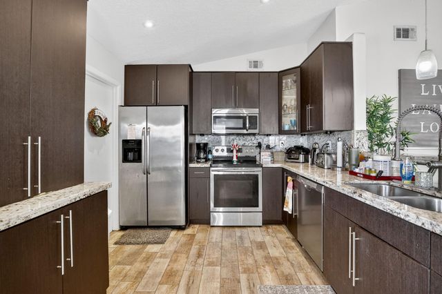 691 Willow Grove Ter, Davie, FL 33325