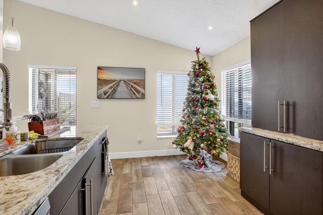 691 Willow Grove Ter, Davie, FL 33325