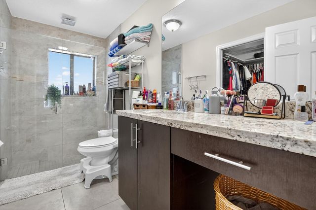 691 Willow Grove Ter, Davie, FL 33325