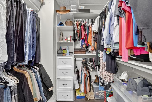 691 Willow Grove Ter, Davie, FL 33325