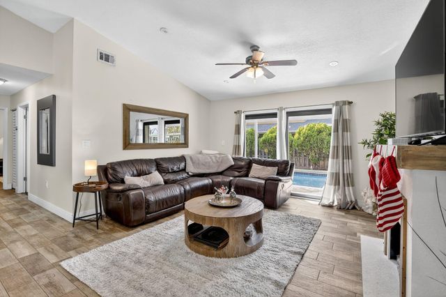 691 Willow Grove Ter, Davie, FL 33325