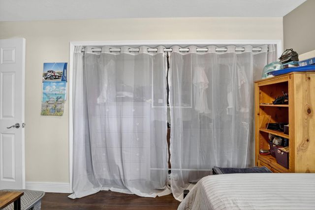 691 Willow Grove Ter, Davie, FL 33325