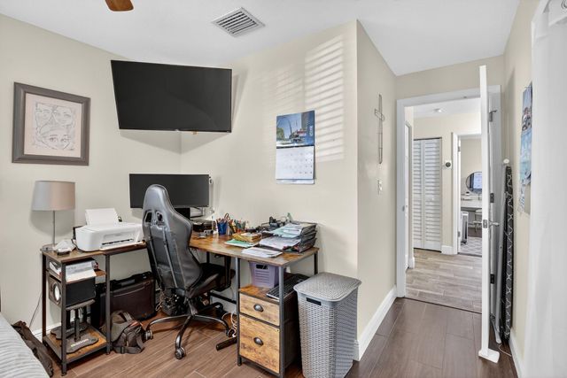 691 Willow Grove Ter, Davie, FL 33325