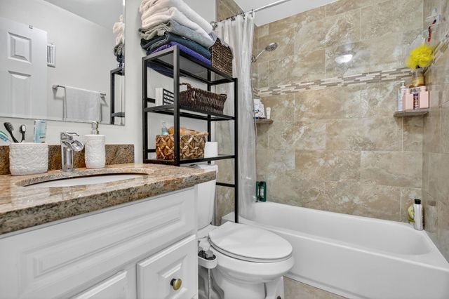 691 Willow Grove Ter, Davie, FL 33325