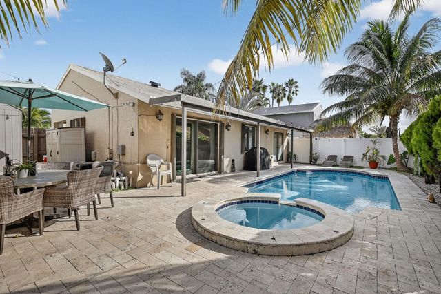 691 Willow Grove Ter, Davie, FL 33325