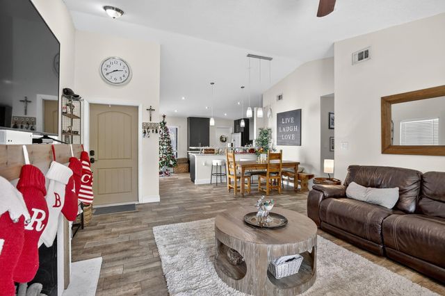 691 Willow Grove Ter, Davie, FL 33325