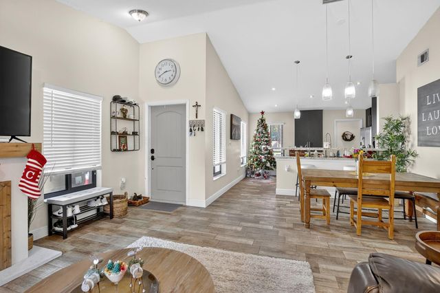 691 Willow Grove Ter, Davie, FL 33325