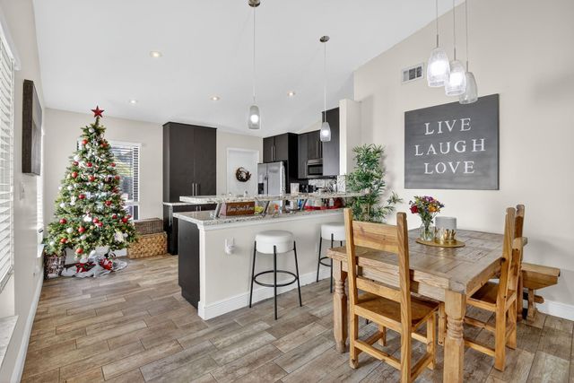 691 Willow Grove Ter, Davie, FL 33325