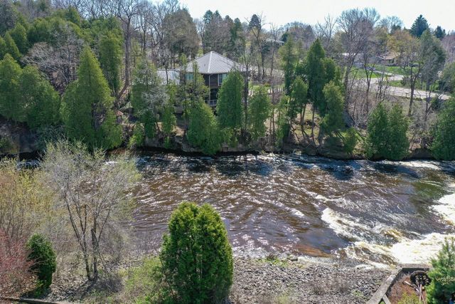 1802 S Green Bay ROAD, Grafton, WI 53024