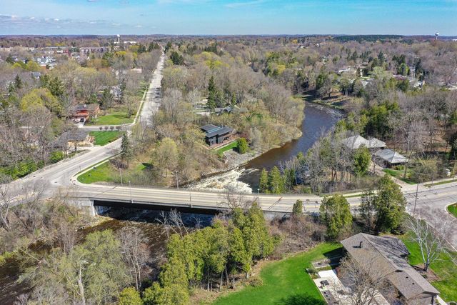 1802 S Green Bay ROAD, Grafton, WI 53024