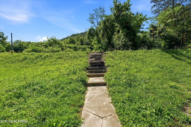 9101 Andersonville Pike, Powell, TN 37849
