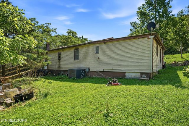 9101 Andersonville Pike, Powell, TN 37849