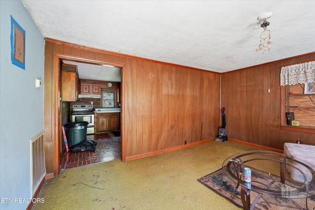 9101 Andersonville Pike, Powell, TN 37849
