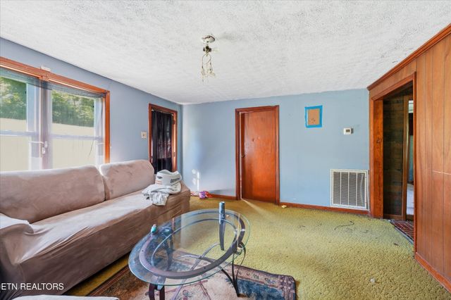 9101 Andersonville Pike, Powell, TN 37849