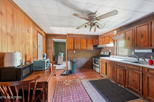 9101 Andersonville Pike, Powell, TN 37849
