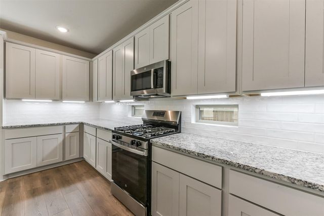 3011 Wicker Lane, Pinehurst, TX 77362