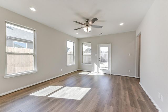 3011 Wicker Lane, Pinehurst, TX 77362