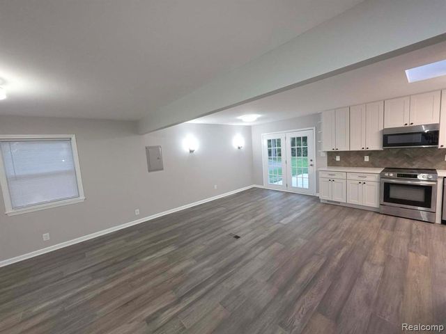 2564 Mueller Road, Lake Orion, MI 48359