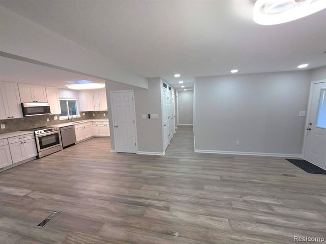 2564 Mueller Road, Lake Orion, MI 48359