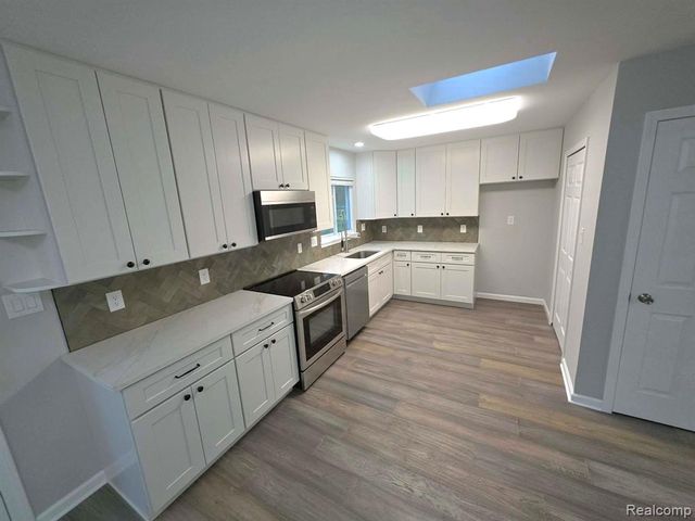 2564 Mueller Road, Lake Orion, MI 48359