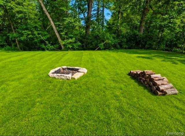 2564 Mueller Road, Lake Orion, MI 48359
