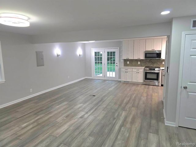 2564 Mueller Road, Lake Orion, MI 48359