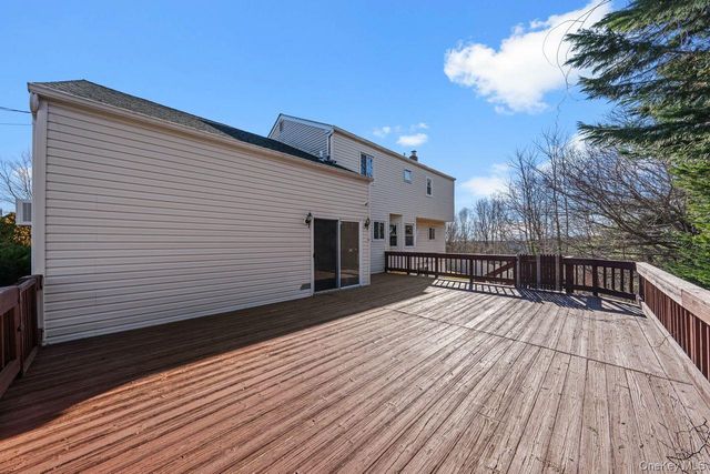 1 Lange Court, Melville, NY 11747
