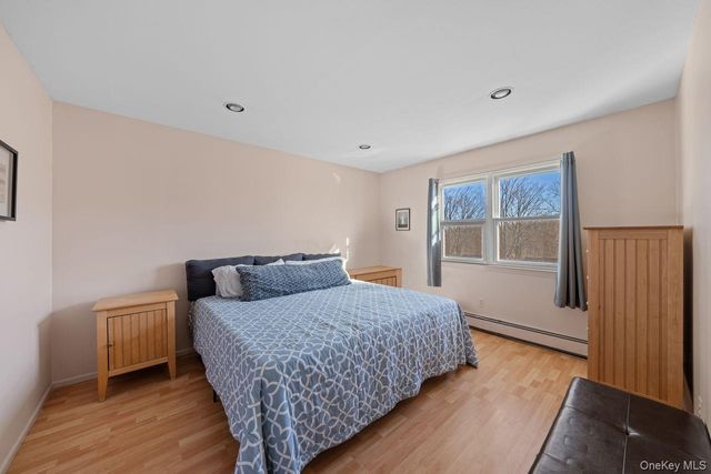 1 Lange Court, Melville, NY 11747