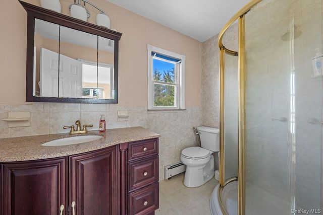 1 Lange Court, Melville, NY 11747