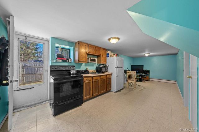 1 Lange Court, Melville, NY 11747