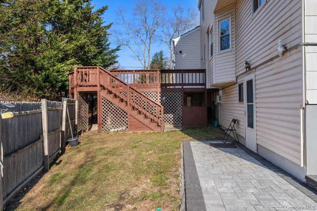 1 Lange Court, Melville, NY 11747