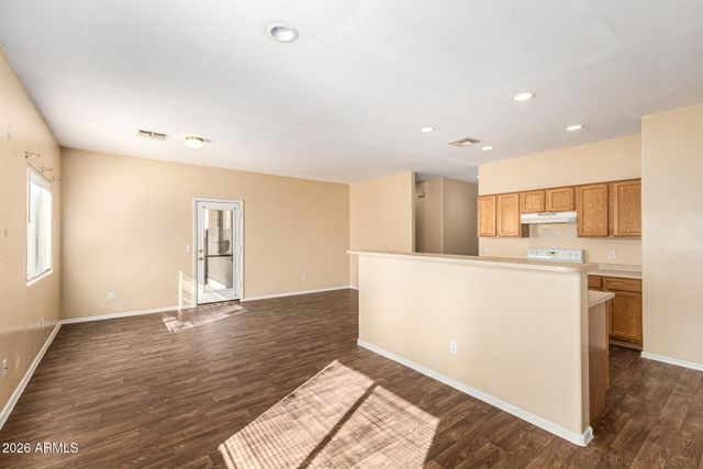 6842 N 81ST Drive, Glendale, AZ 85303