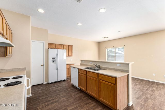 6842 N 81ST Drive, Glendale, AZ 85303