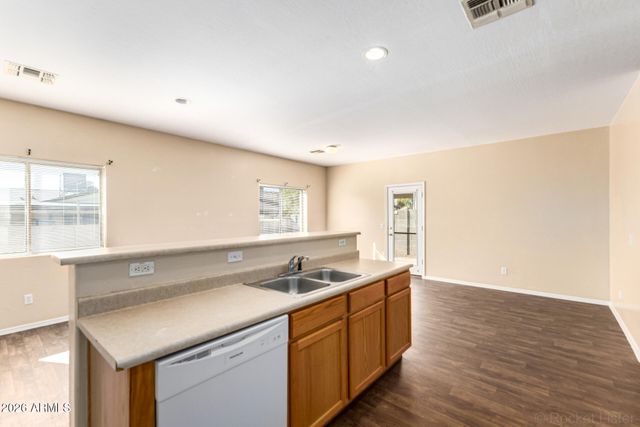 6842 N 81ST Drive, Glendale, AZ 85303