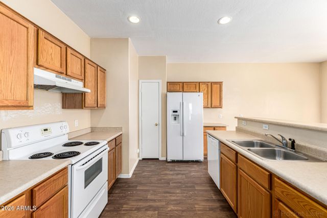 6842 N 81ST Drive, Glendale, AZ 85303