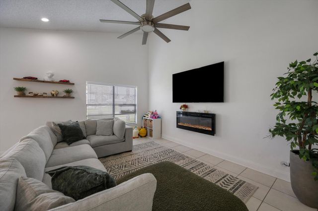 4475 Willow Pond Road B, West Palm Beach, FL 33417