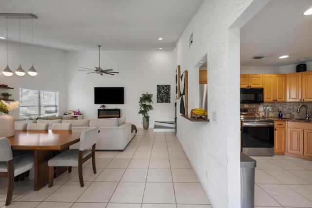 4475 Willow Pond Road B, West Palm Beach, FL 33417